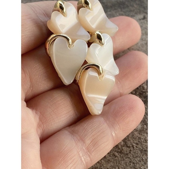 Claudette Vintage Pearl and Beige Moon Glow thermoset Brooch Pin - Picture 8 of 8